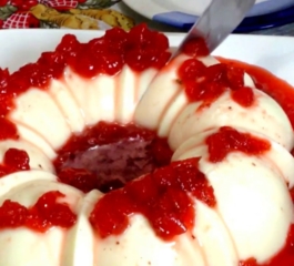 Manjar de Coco Proteico com Geleia de Morango Fit