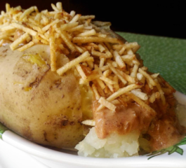Batata Recheada com Strogonoff de Frango