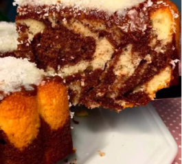 Bolo Mesclado De Coco Com Chocolate