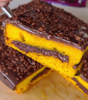 IMG: Bolo de Cenoura que Já Sai Recheado do Forno