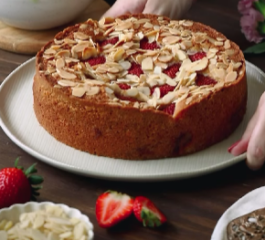 Bolo de Morangos com Amêndoas