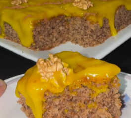 Bolo de Noz com Doce de Ovos