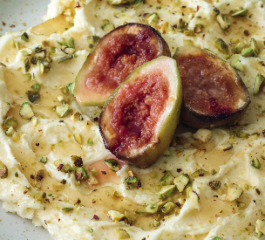 Pasta de Brie com Mel Castanhas e Figo Caramelizado