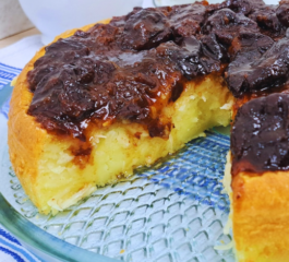 Torta Cremosa De Coco Com Ameixa