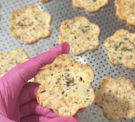 Biscoitinho Crocante De Parmesão E Orégano Sem Glúten