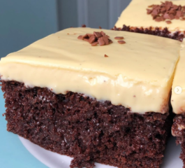 Bolo de Chocolate com Mousse de Maracujá e Aveia
