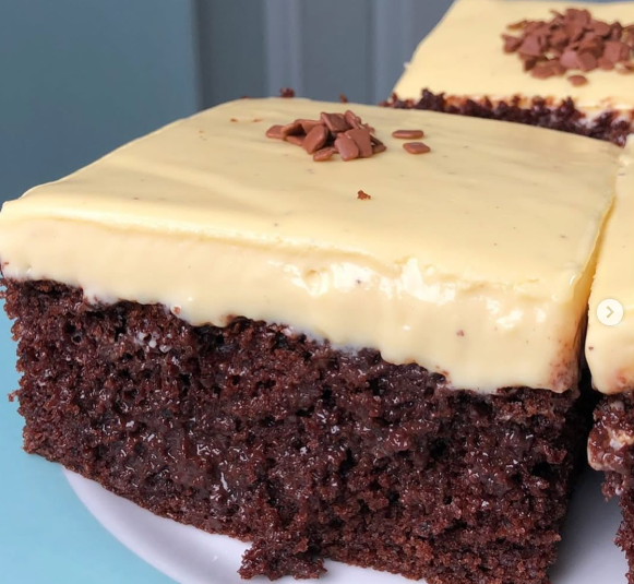 IMG: Bolo de Chocolate com Mousse de Maracujá e Aveia