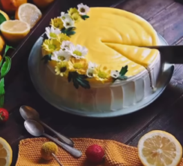 Torta com creme de Limão Iogurte e Morangos