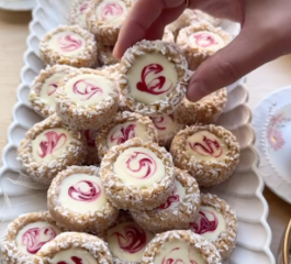 Biscoitinhos de Framboesa e Macadâmia com Chocolate Branco