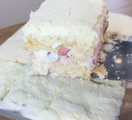 Bolo Gelado de Ninho com Morango