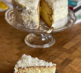 Bolo de Coco Recheado sem Glúten