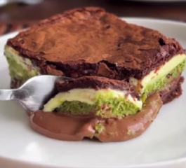 Brownie Recheado com Pistache e Chocolate