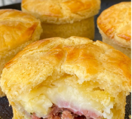 Empadinha de Calabresa com Requeijão