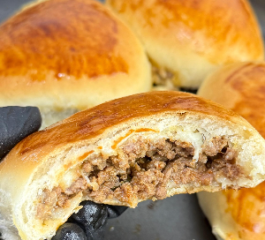 Esfiha Fechada de Carne e Queijo