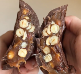 Ovo de Páscoa Recheado de Caramelo Crocante