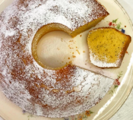 Bolo de Leite Condensado e Sementes de Papoila