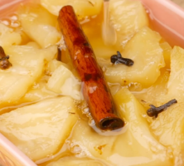 Compota de Abacaxi: um doce tradicional com toque caseiro