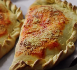 Calzone: A Tradição Italiana Assada com Recheio Brasileiro