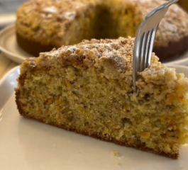 Cuca de Nozes com Cenoura e Aveia