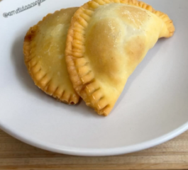 Pastel com Massa Caseira: Receita Tradicional com Sabor de Feira e Toque de Vovó