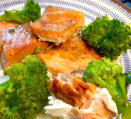 Salmão no Forno com Brócolis e Creme de Limão