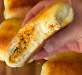 Salgado de Frango com Queijo