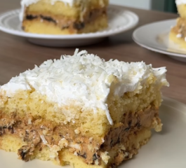 Bolo de Doce de Leite com Ameixa