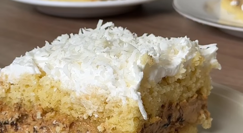 Bolo de Doce de Leite com Ameixa