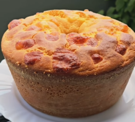 Bolo de Fubá com Queijo